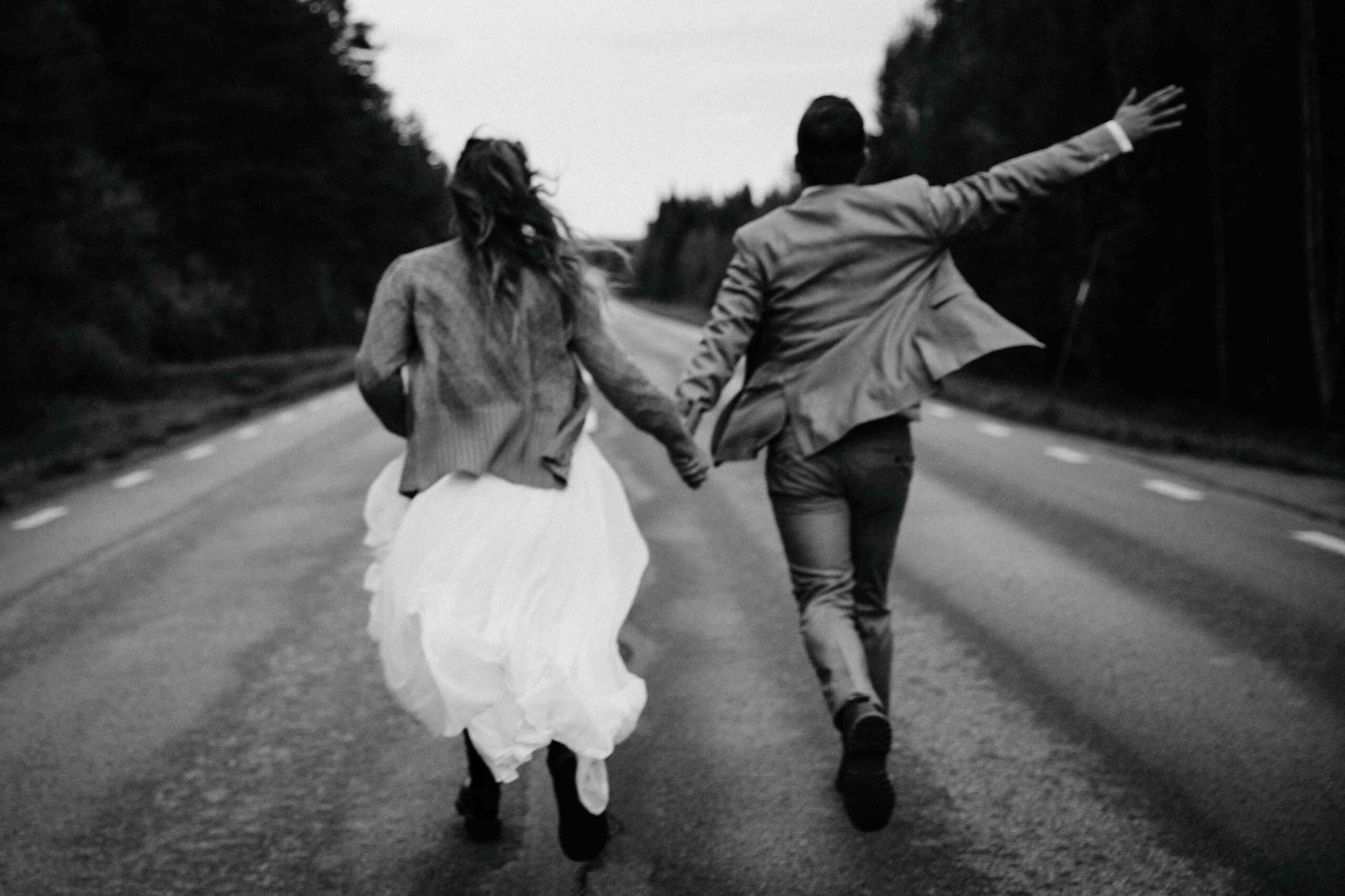 authentisches-brautpaar-elopement-schweden-abenteuer